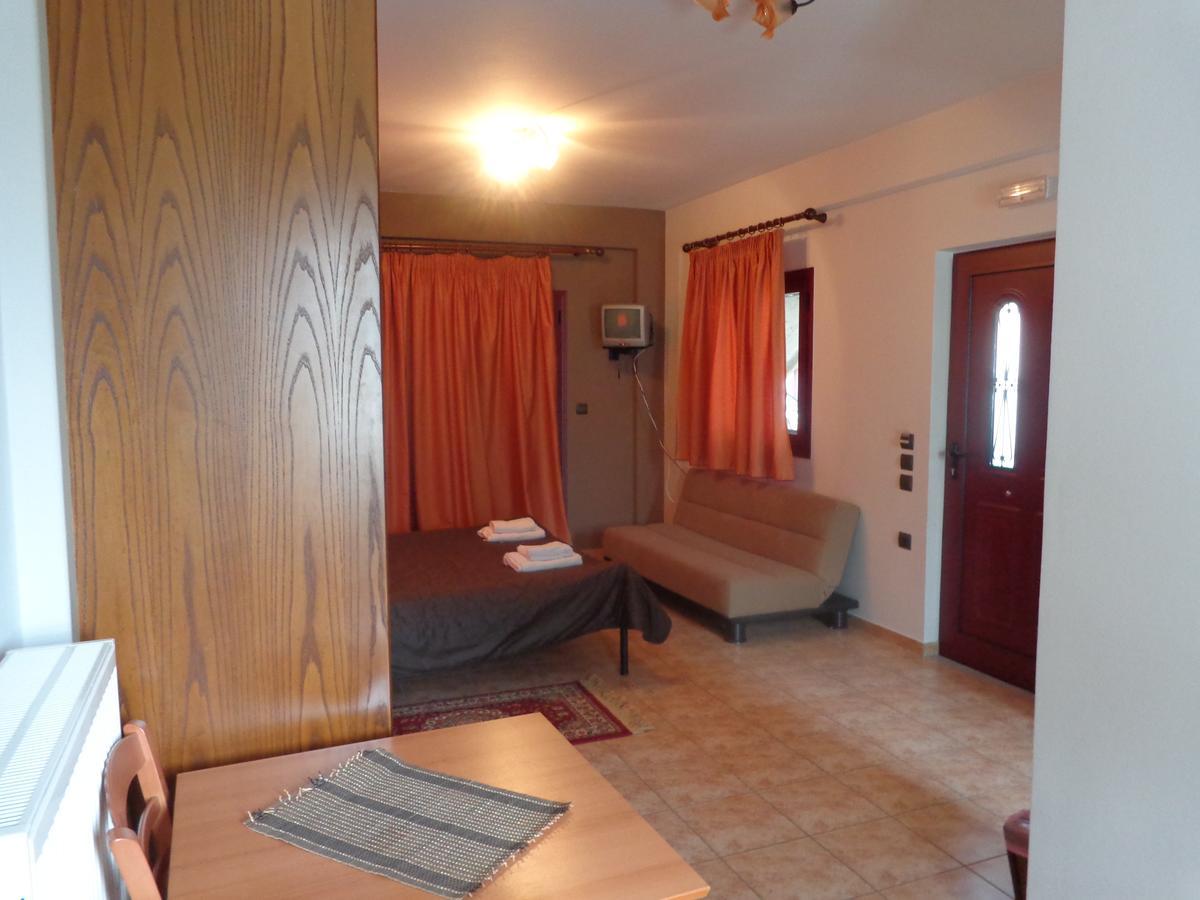 Alonaki Guesthouse Plátanos Exteriör bild